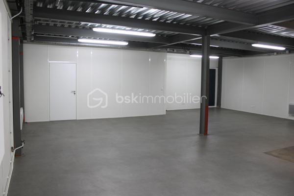 Local d activites de 260 m²