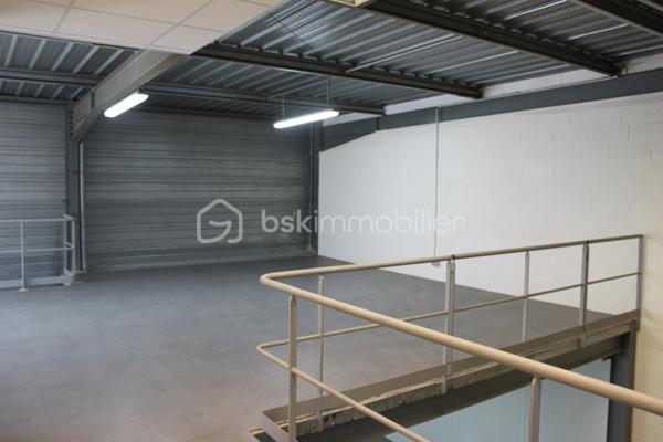 Local d activites de 260 m²