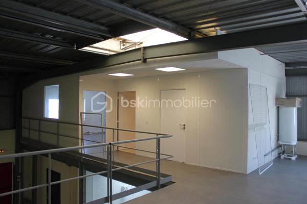 Local d activites de 260 m²