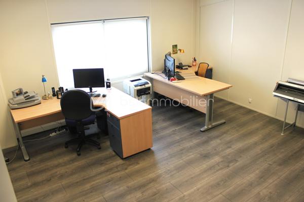 Local d activites de 260 m²