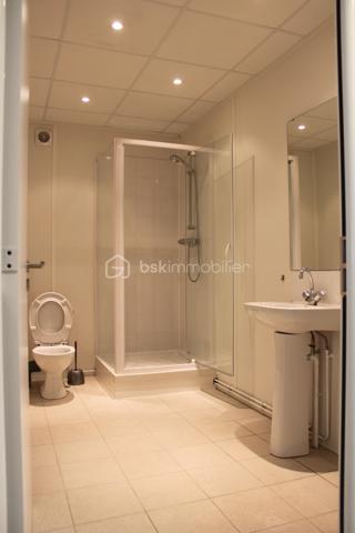 Local d activites de 260 m²