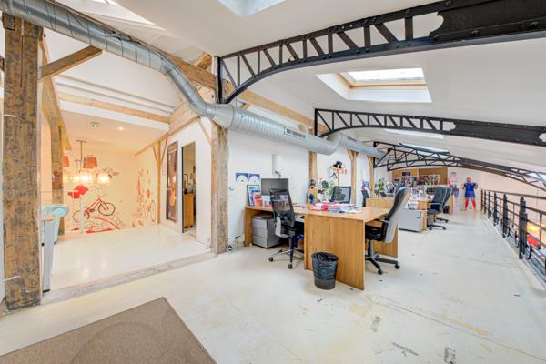 Bureau - 807 m²