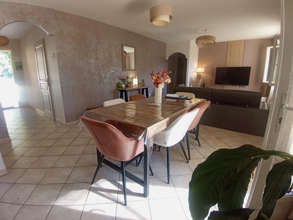 Maison
         5 pièces
        - 107 m² Exclusivité 325 000 € *
