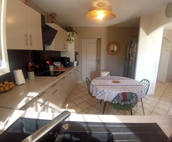 Maison
         5 pièces
        - 107 m² Exclusivité 325 000 € *