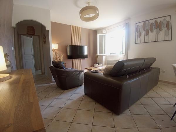 Maison
         5 pièces
        - 107 m² Exclusivité 325 000 € *