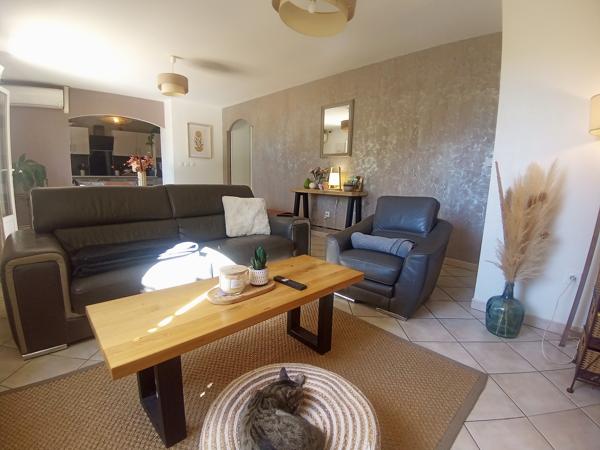 Maison
         5 pièces
        - 107 m² Exclusivité 325 000 € *