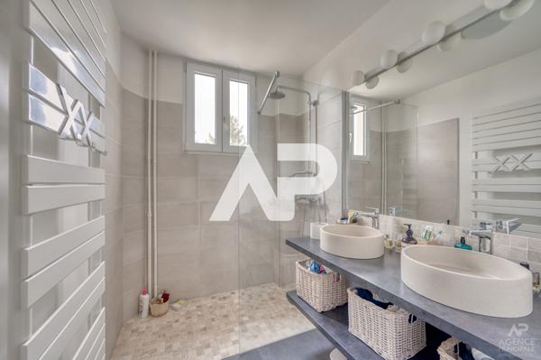 Maison Rueil Malmaison 10 pièce(s) 206 m² €1 195 000 ** - Référence 19769
