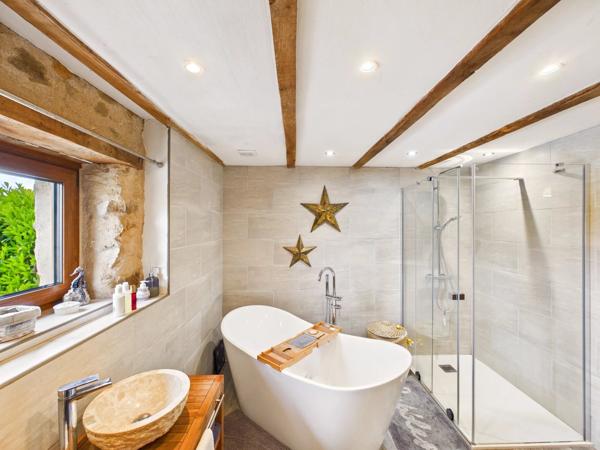La Belle Vie vous attend ! Magnifique grange rénovée, seconde maison et piscine