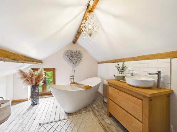 La Belle Vie vous attend ! Magnifique grange rénovée, seconde maison et piscine