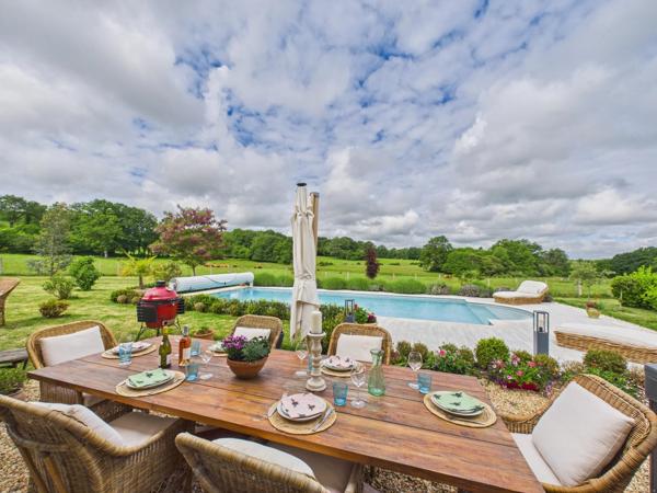 La Belle Vie vous attend ! Magnifique grange rénovée, seconde maison et piscine
