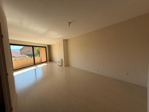 APPARTEMENT T3 - BALCON -ASCENSEUR-CLIMATISATION