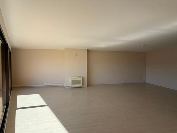 APPARTEMENT T3 - BALCON -ASCENSEUR-CLIMATISATION