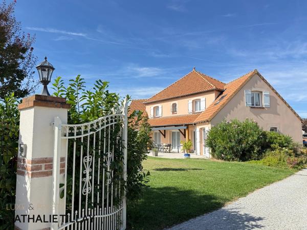 SAINT PRYVE SAINT MESMIN, maison a vendre, piscine et jardin