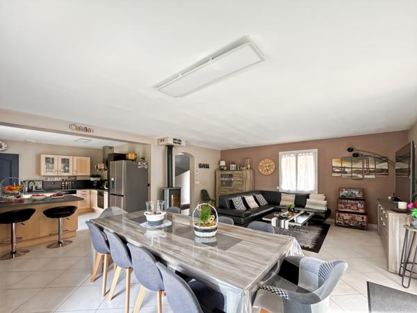 Rocbaron (83136) Maison 110m², 4 chambres, 600m² de terrain, bout d'impasse.