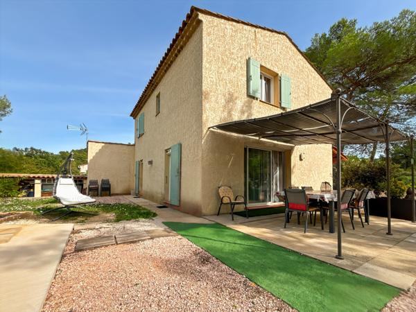 Rocbaron (83136) Maison 110m², 4 chambres, 600m² de terrain, bout d'impasse.