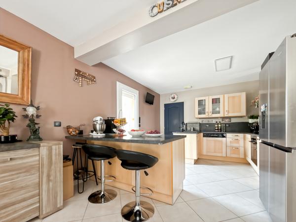 Rocbaron (83136) Maison 110m², 4 chambres, 600m² de terrain, bout d'impasse.