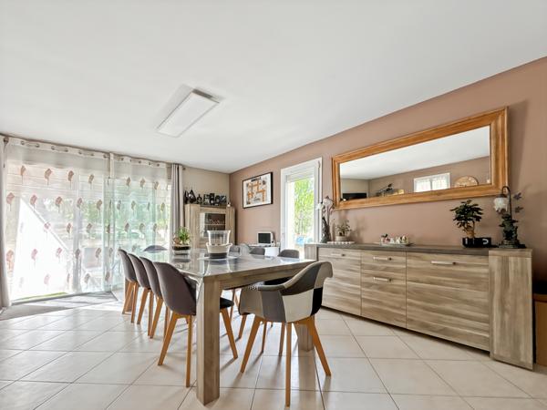 Rocbaron (83136) Maison 110m², 4 chambres, 600m² de terrain, bout d'impasse.