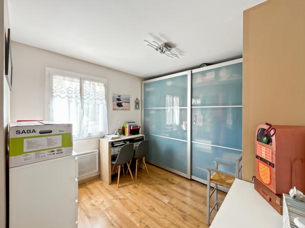 Rocbaron (83136) Maison 110m², 4 chambres, 600m² de terrain, bout d'impasse.