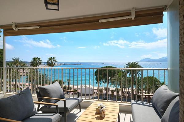 Cannes Croisette  Appartement d'Exception avec Vue Mer Panoramique