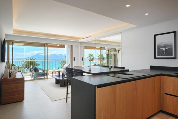 Cannes Croisette  Appartement d'Exception avec Vue Mer Panoramique