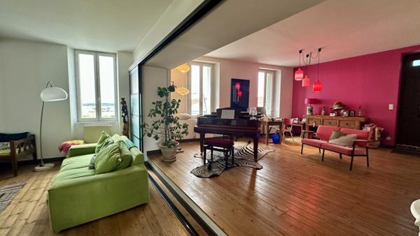 À VENDRE – BARBEZIEUX-SAINT-HILAIRE (16) – Propriété de caractère - cœur de ville