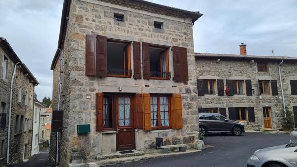 Saint Romain Lachalm 43620 Centre bourg Maison de village en pierre à rénover 61m² habitables