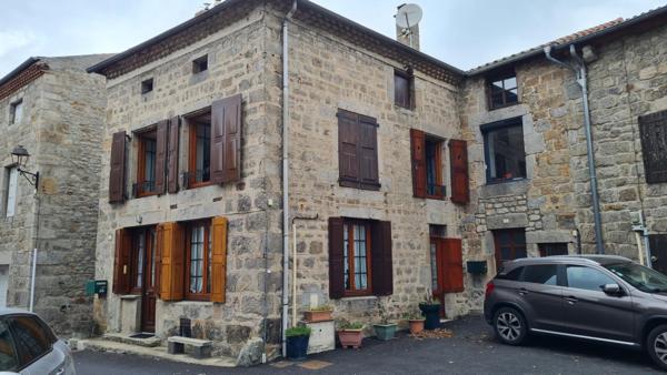 Saint Romain Lachalm 43620 Centre bourg Maison de village en pierre à rénover 61m² habitables