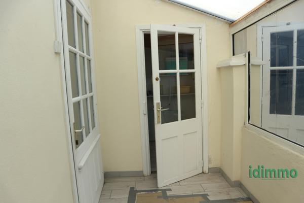BELLE MAISON EN BON ETAT GENERAL DE 100 M2 SUR UN TERRAIN CLOS DE 115 M2. CENTRE BOURG A PROXIMITE DES COMMERC La Jarrie (17220)