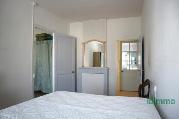 BELLE MAISON EN BON ETAT GENERAL DE 100 M2 SUR UN TERRAIN CLOS DE 115 M2. CENTRE BOURG A PROXIMITE DES COMMERC La Jarrie (17220)