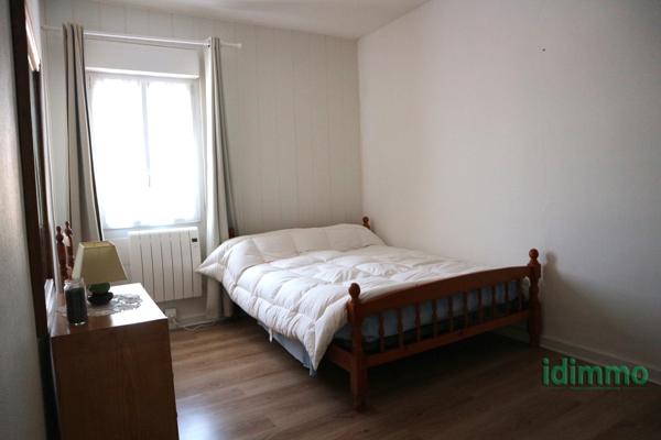 BELLE MAISON EN BON ETAT GENERAL DE 100 M2 SUR UN TERRAIN CLOS DE 115 M2. CENTRE BOURG A PROXIMITE DES COMMERC La Jarrie (17220)