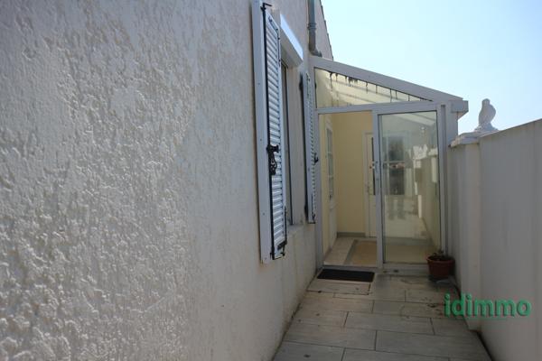 BELLE MAISON EN BON ETAT GENERAL DE 100 M2 SUR UN TERRAIN CLOS DE 115 M2. CENTRE BOURG A PROXIMITE DES COMMERC La Jarrie (17220)