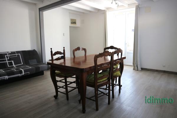 BELLE MAISON EN BON ETAT GENERAL DE 100 M2 SUR UN TERRAIN CLOS DE 115 M2. CENTRE BOURG A PROXIMITE DES COMMERC La Jarrie (17220)