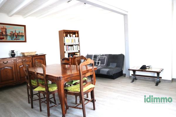 BELLE MAISON EN BON ETAT GENERAL DE 100 M2 SUR UN TERRAIN CLOS DE 115 M2. CENTRE BOURG A PROXIMITE DES COMMERC La Jarrie (17220)