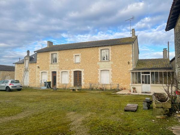 86110 AMBERRE Corps de ferme sur plus de 3Hectares- maison 225m².