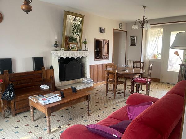 86110 AMBERRE Corps de ferme sur plus de 3Hectares- maison 225m².