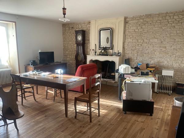 86110 AMBERRE Corps de ferme sur plus de 3Hectares- maison 225m².