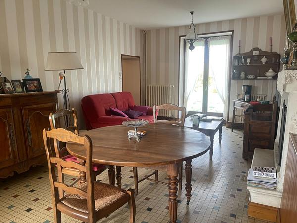 86110 AMBERRE Corps de ferme sur plus de 3Hectares- maison 225m².