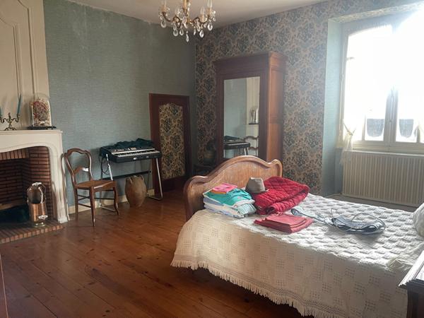 86110 AMBERRE Corps de ferme sur plus de 3Hectares- maison 225m².