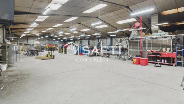 Site industriel avec bureaux et entrepôts