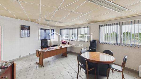 Site industriel avec bureaux et entrepôts