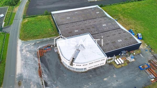 Site industriel avec bureaux et entrepôts