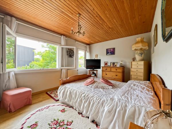Appartement
         3 pièces
        - 76 m² 290 000 € *