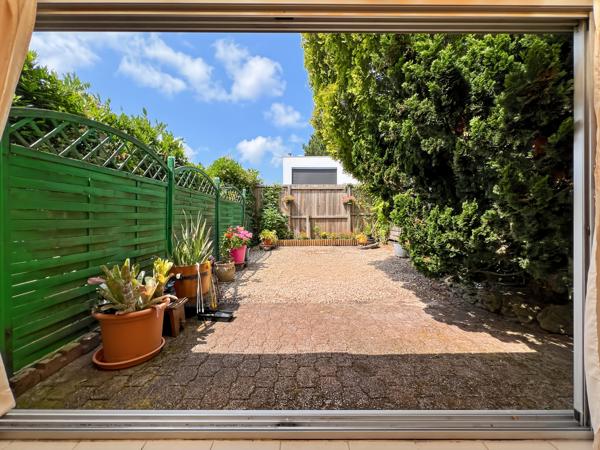 Appartement
         3 pièces
        - 76 m² 290 000 € *