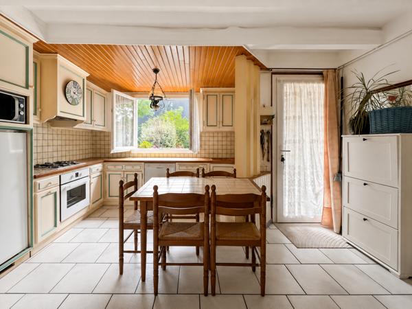 Appartement
         3 pièces
        - 76 m² 290 000 € *