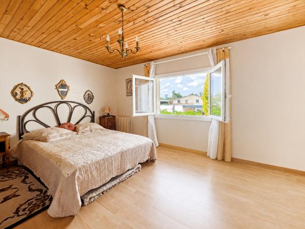 Appartement
         3 pièces
        - 76 m² 290 000 € *