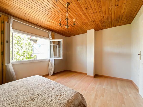 Appartement
         3 pièces
        - 76 m² 290 000 € *