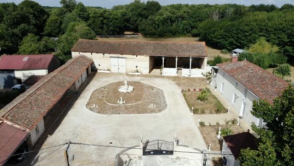 Propriété de charme 7 pièces  245 m² À deux pas de la Vallée des Singes de Romagne