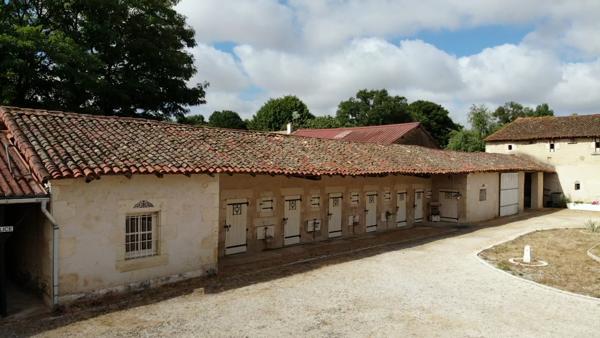 Propriété de charme 7 pièces  245 m² À deux pas de la Vallée des Singes de Romagne