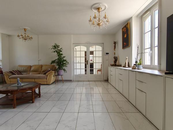 Propriété de charme 7 pièces  245 m² À deux pas de la Vallée des Singes de Romagne