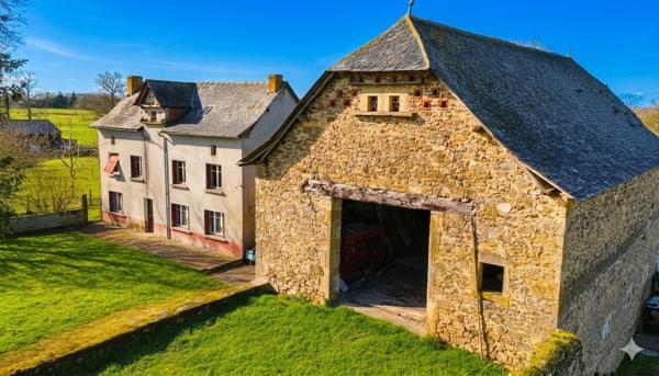 MONTBAZENS - Authentique corps de ferme en pierres, superbe grange et dépendances. Montbazens